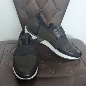 Steve Madden slip ons